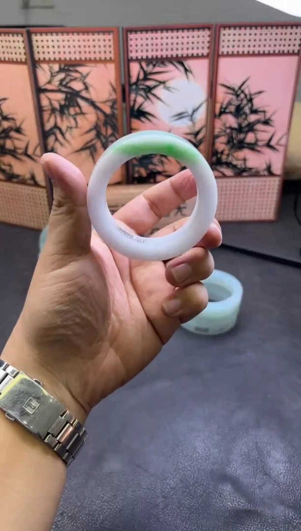 未镶嵌手镯定制翡翠小****?手镯