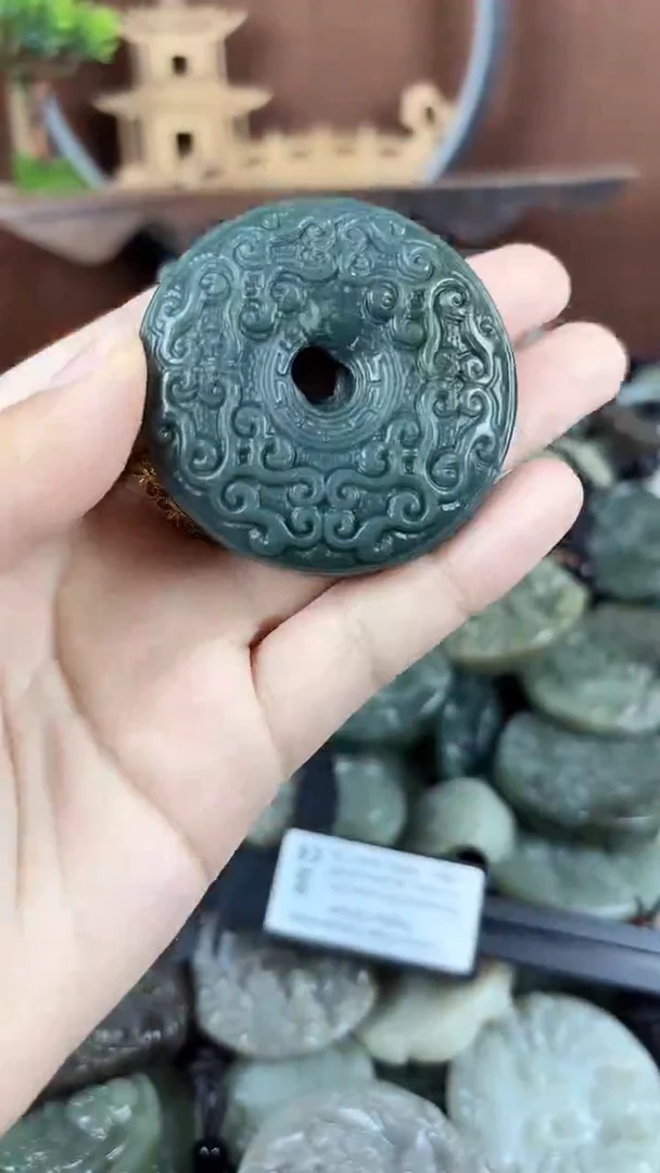 和田玉未镶嵌颈饰1
