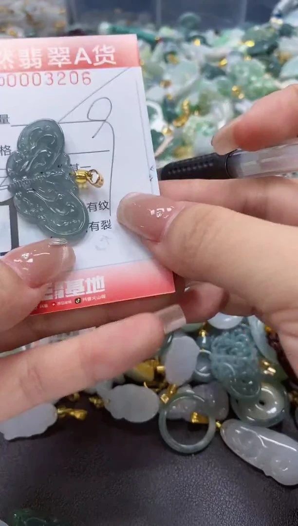 翡翠未镶嵌颈饰闪购0003206
