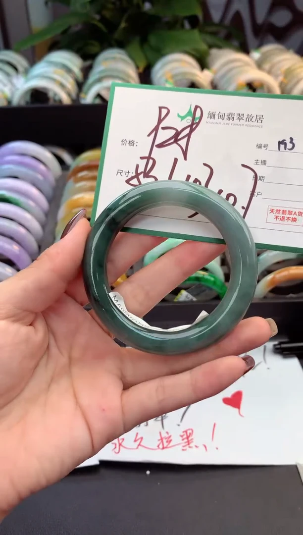 未镶嵌定制翡翠毛货需精细抛光+多人