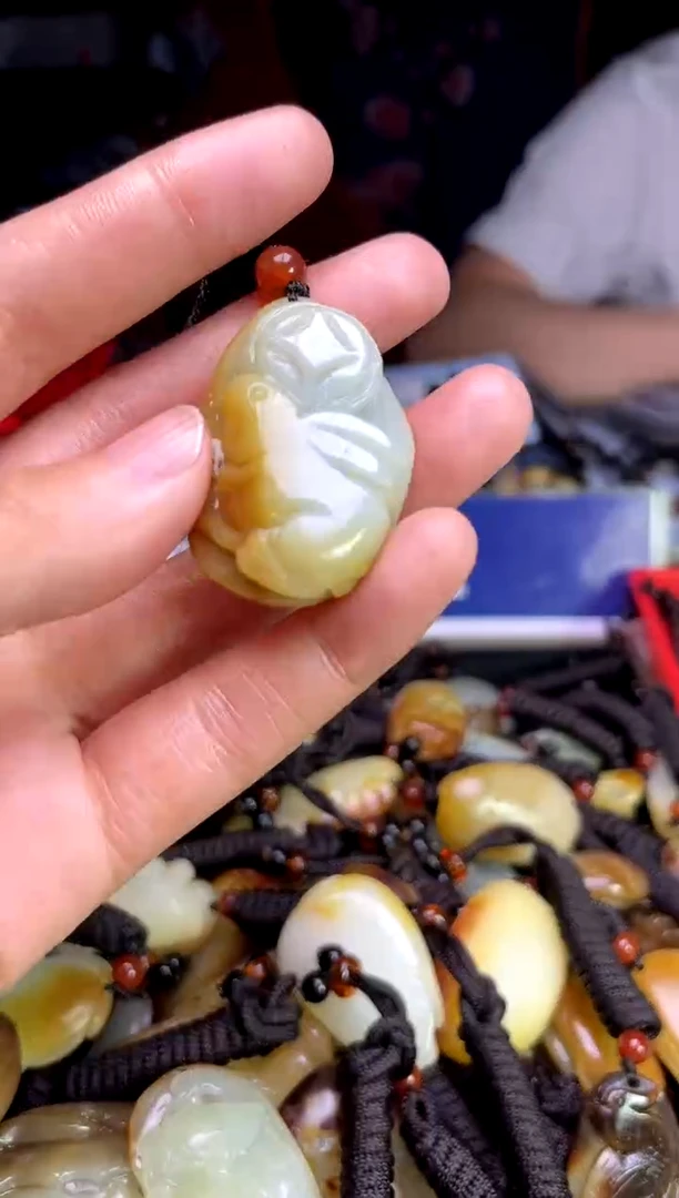 和田玉未镶嵌颈饰1