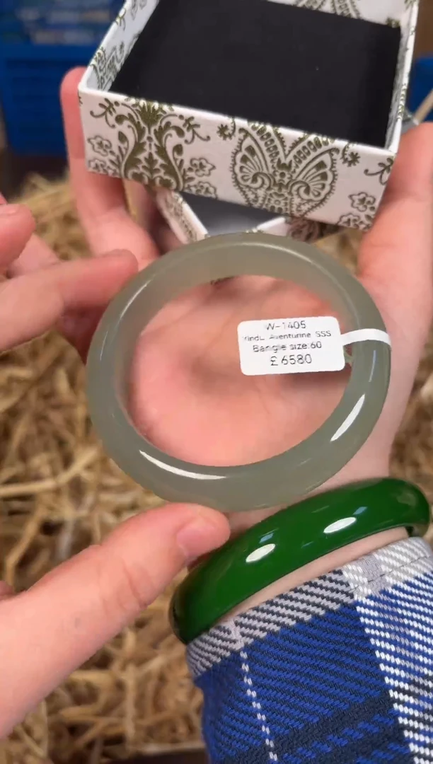 未镶嵌手镯石英质玉W1405