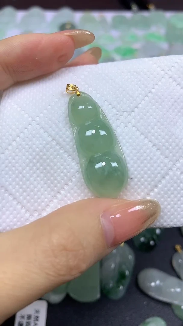 颈饰18K金镶嵌翡翠A货