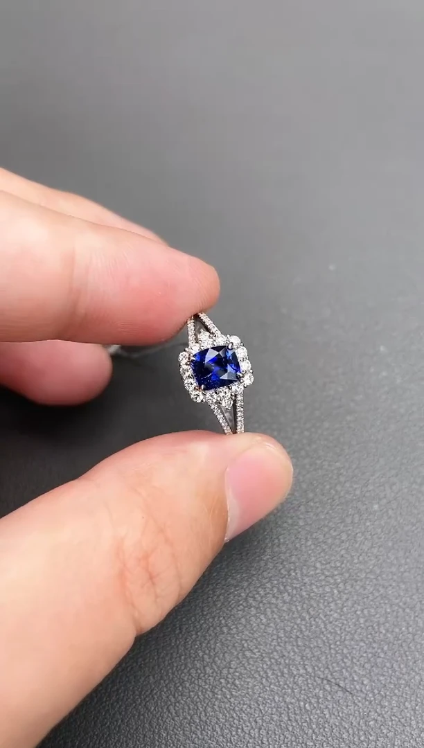 戒指蓝宝石18K金镶嵌1.3ct/皇家蓝/七天鉴赏