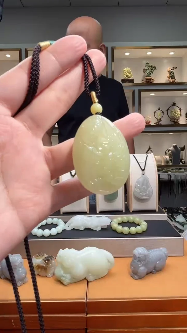 颈饰未镶嵌和田玉苏