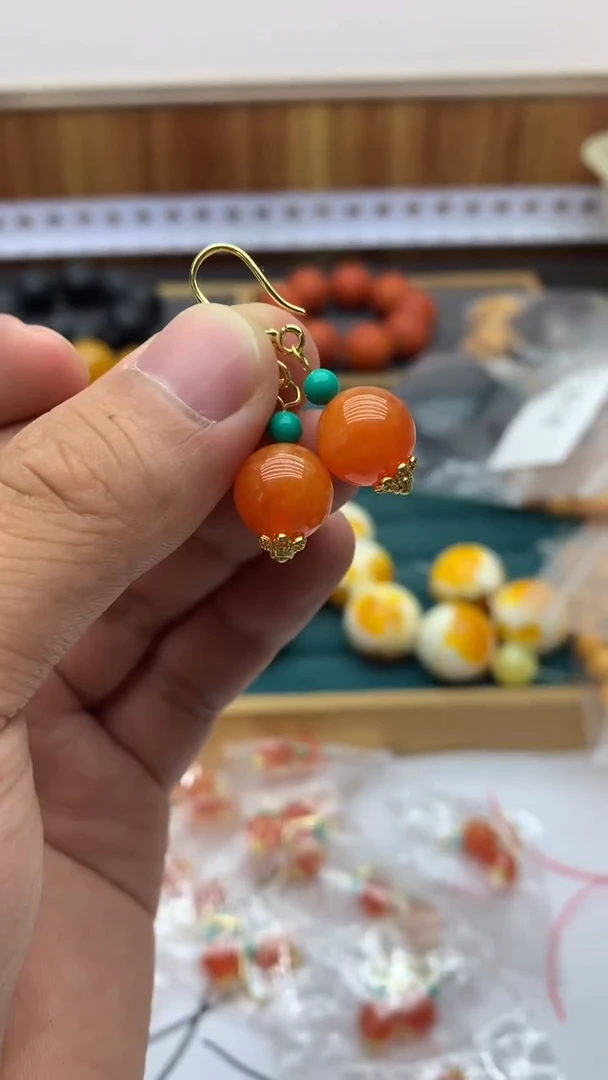 A15.蜜糖红12毫米耳饰