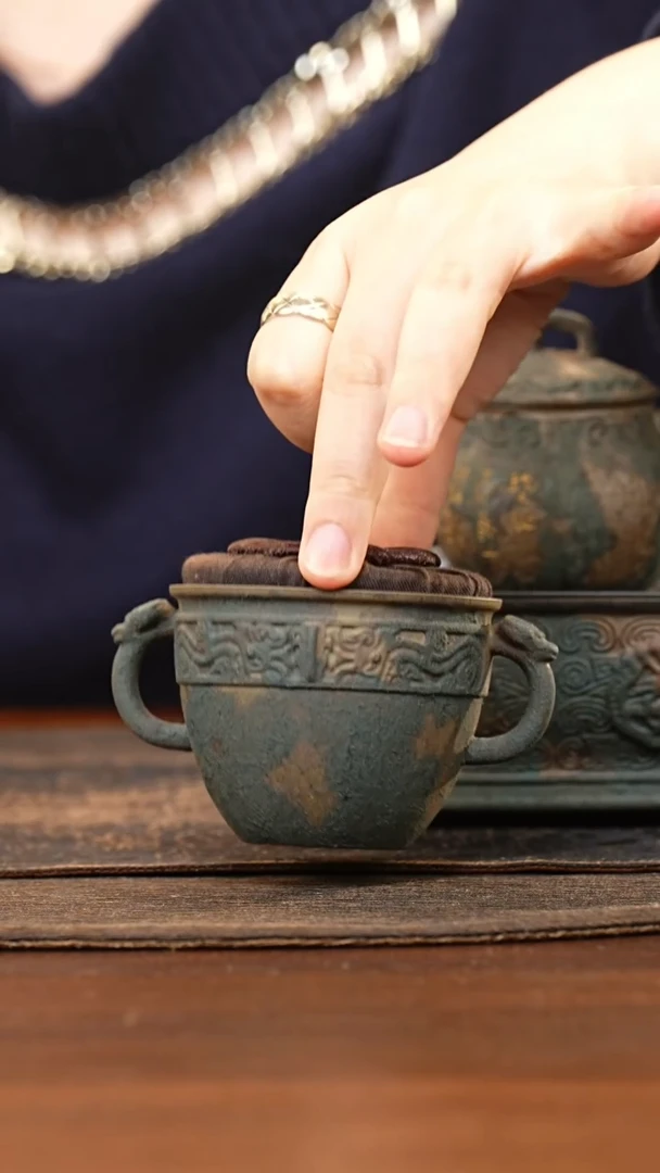 紫砂茶叶罐格*青铜小罐