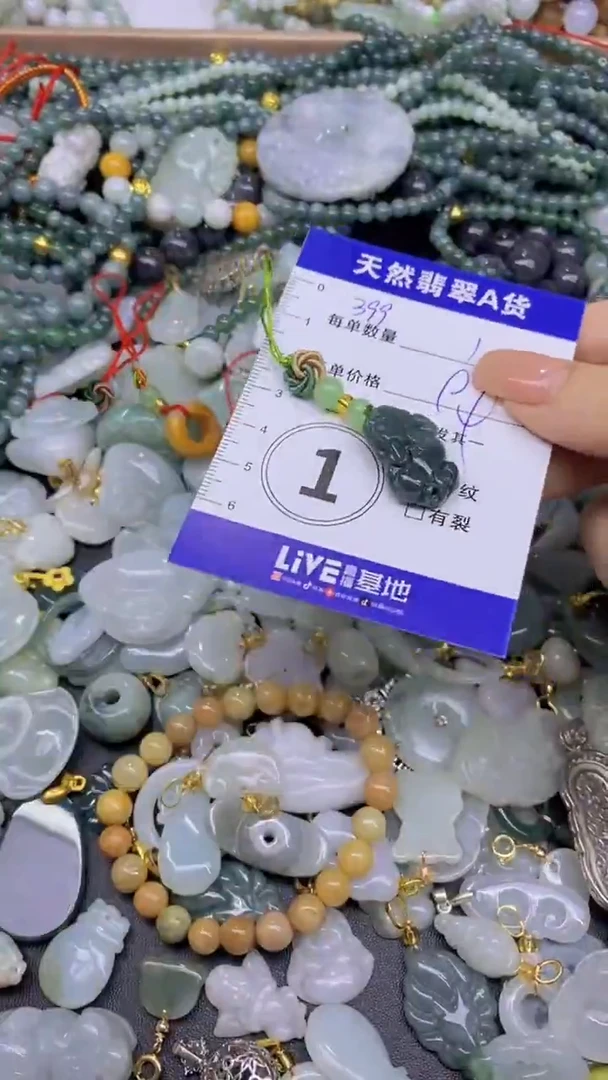 翡翠未镶嵌颈饰天然翡翠A货吊坠批量多样性发其一