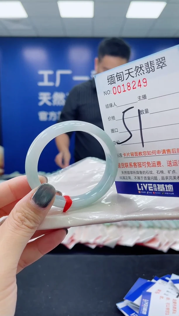 未镶嵌手镯翡翠天然翡翠手镯