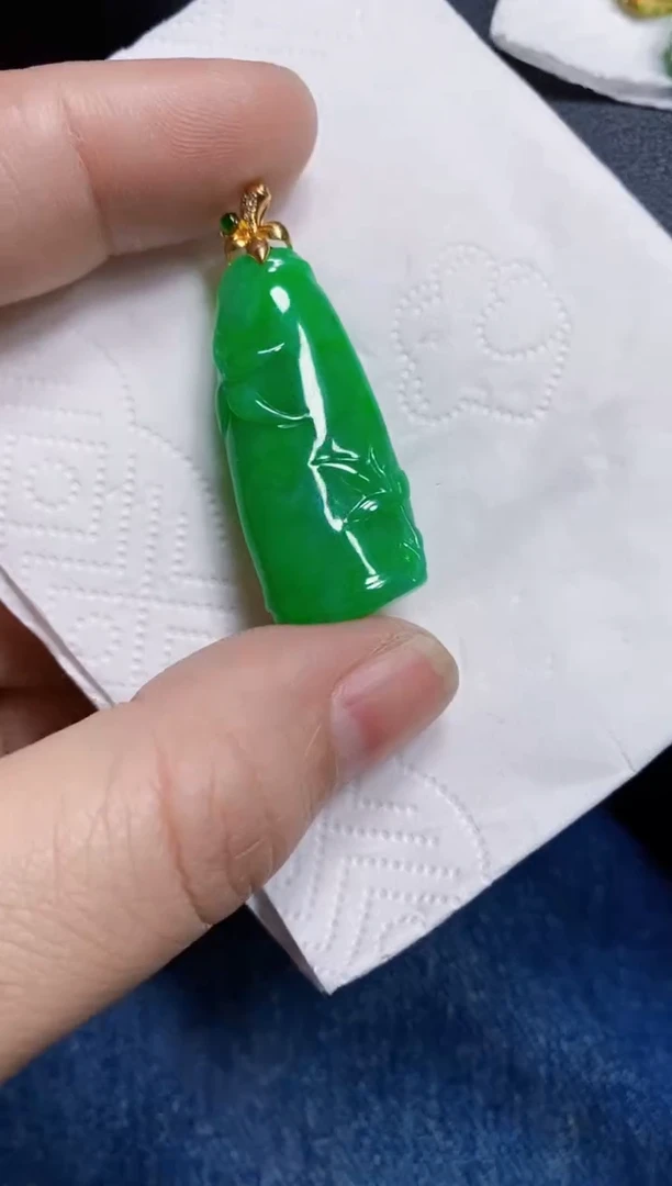 颈饰18K金镶嵌翡翠竹子