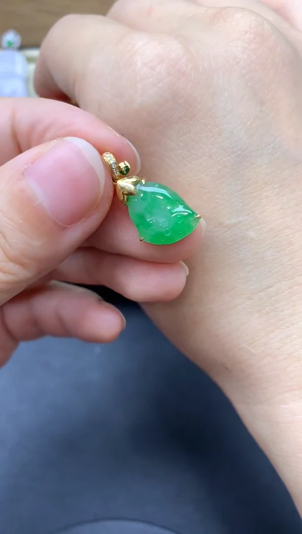 翡翠18K金镶嵌颈饰204-中国好珍宝