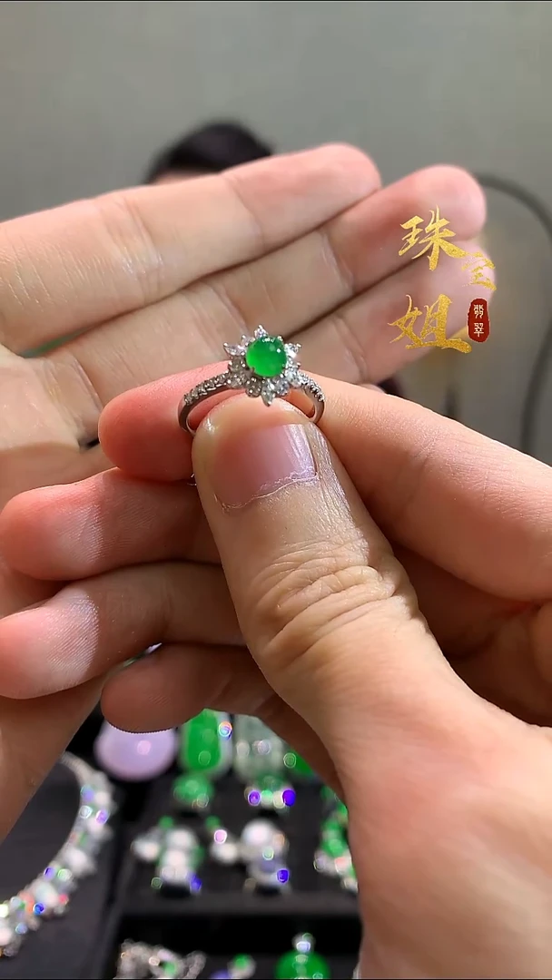 18K金镶嵌戒指翡翠戒指