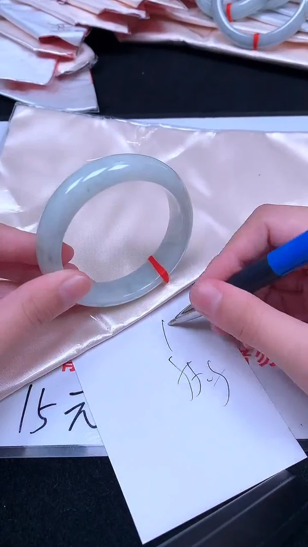 未镶嵌手镯翡翠.