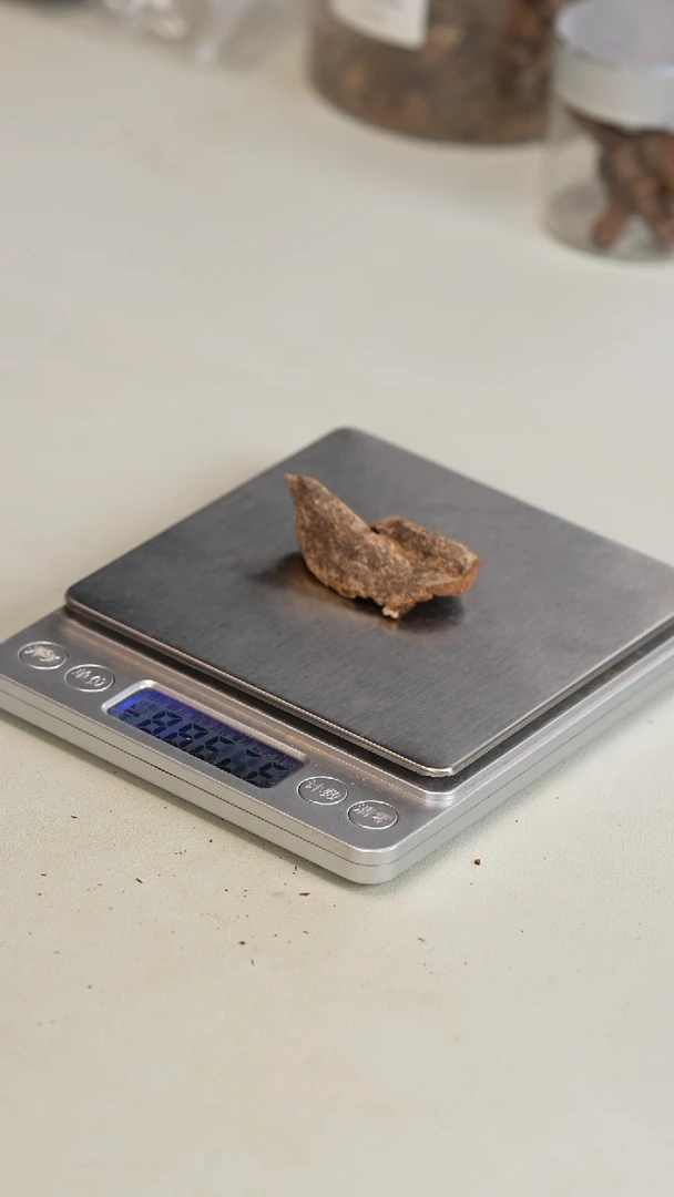 沉香沉香碎屑沉水富国岛熏香料 1.4g
