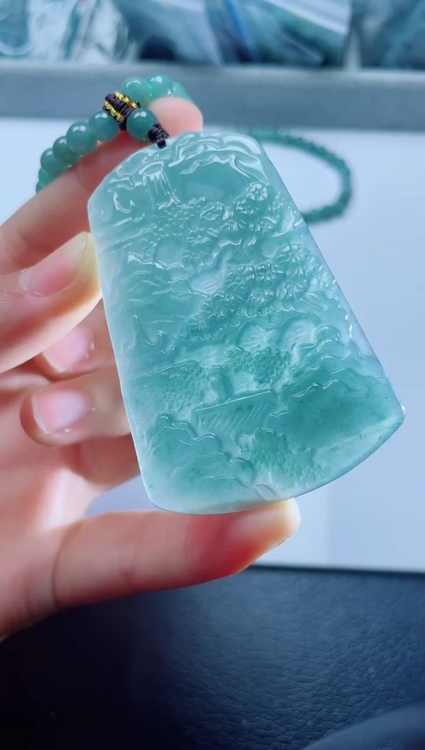 颈饰未镶嵌翡翠     一套