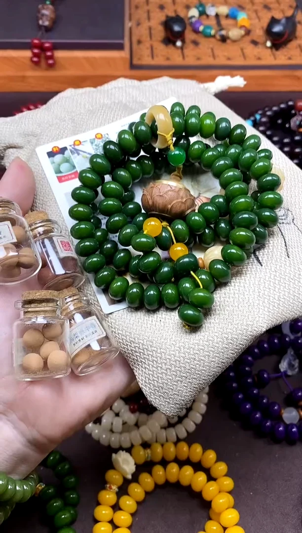 白玉菩提手串四季长青 绿菩提108颗多圈莲花吊坠跑环款