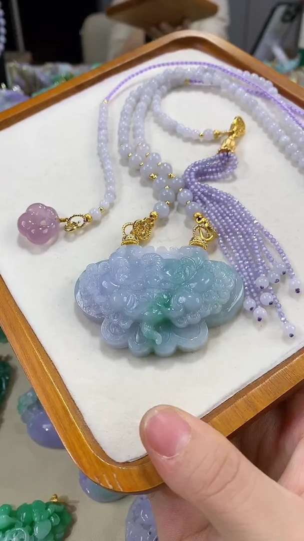 颈饰未镶嵌翡翠吊坠