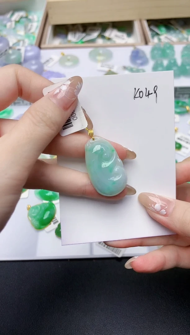 翡翠18K金镶嵌颈饰天然缅甸翡翠A货