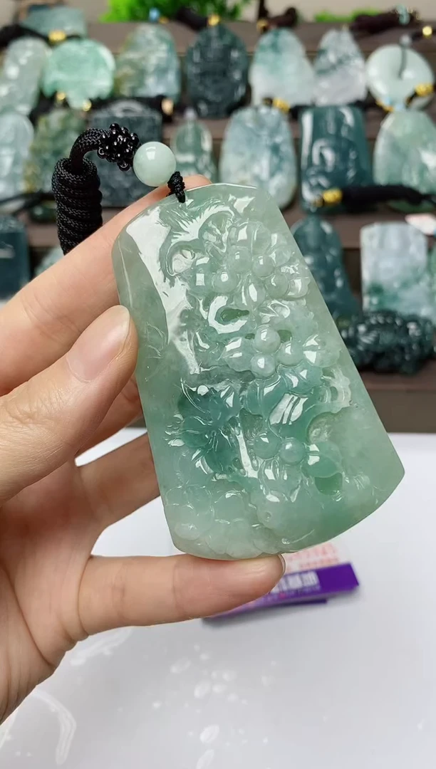 翡翠未镶嵌颈饰