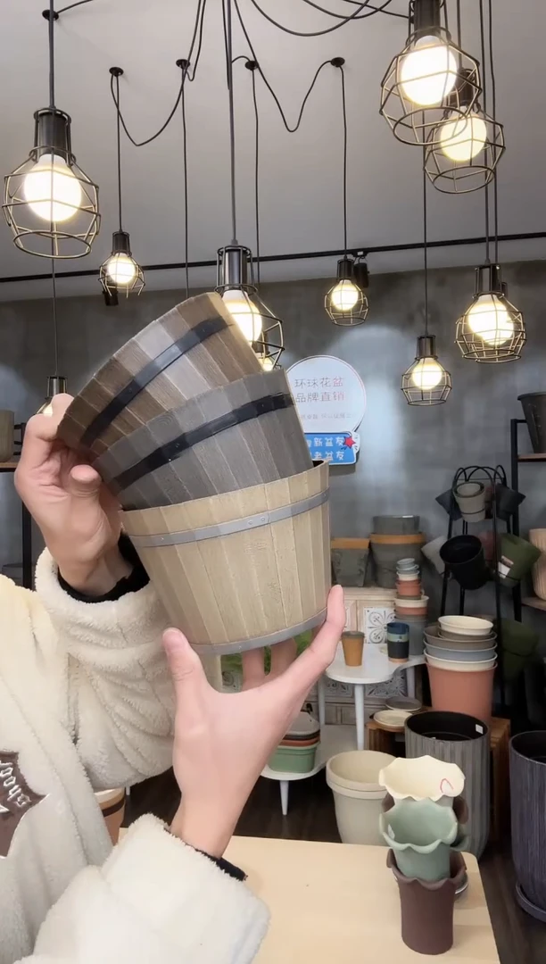 【闪购商品】塑料6寸雪松木桶混色无孔 3只