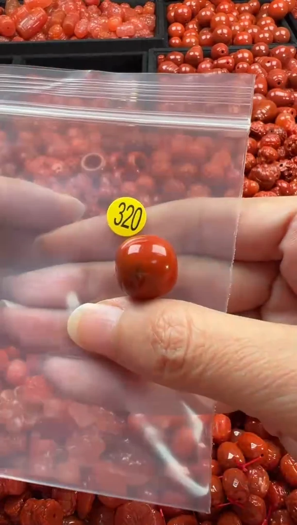 颈饰未镶嵌南红玛瑙1