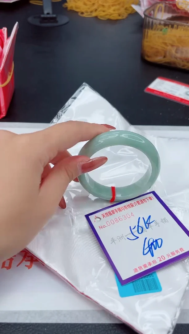翡翠手镯未镶嵌1