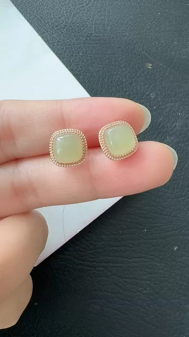 颈饰未镶嵌和田玉荣倩耳钉