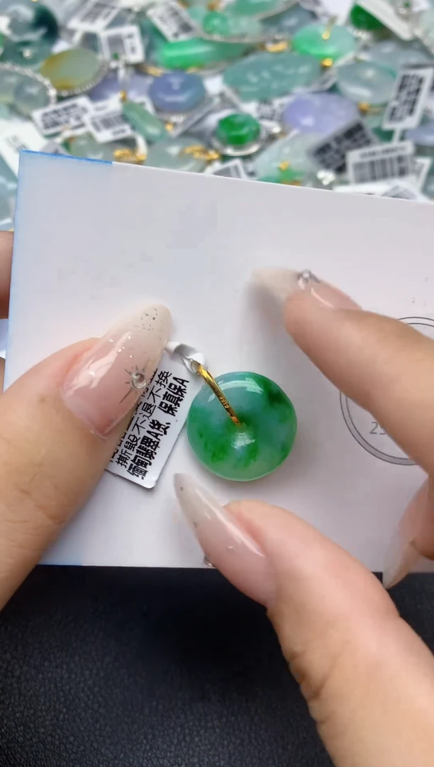 颈饰18K金镶嵌翡翠天然缅甸a货翡翠百元以上9元证书费自理