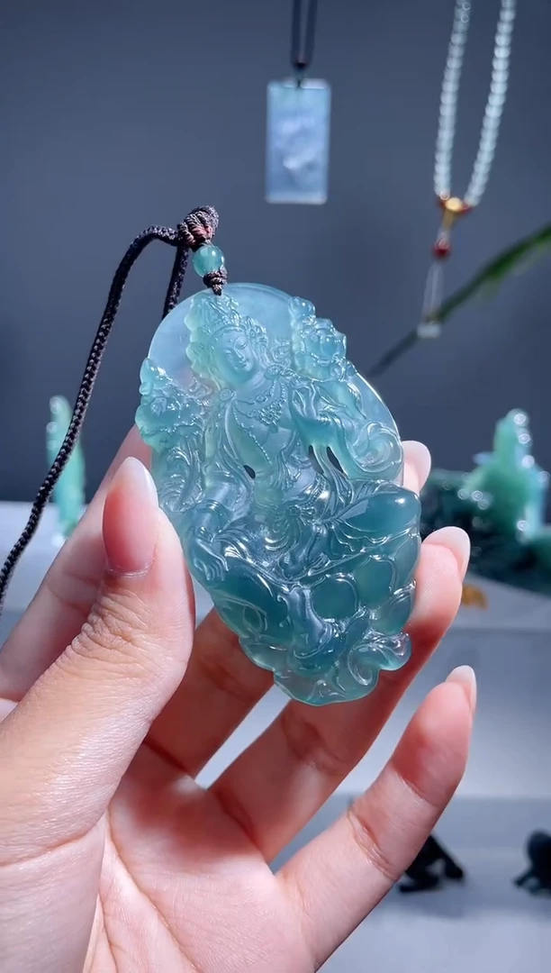 翡翠未镶嵌颈饰度母