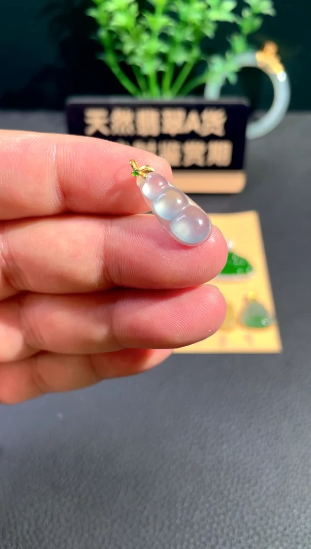 颈饰18K金镶嵌翡翠翡翠