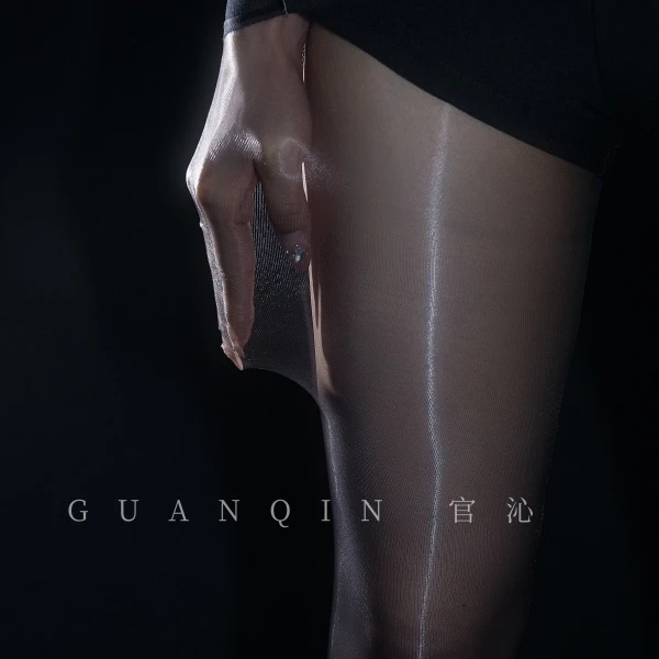 官沁「极光」360无痕性感油亮裆极光袜水亮丝滑超薄打底裤黑色