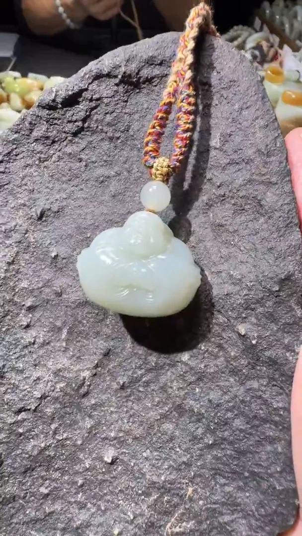 颈饰未镶嵌和田玉挂件