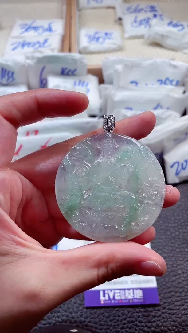 颈饰18K金镶嵌翡翠00004063观音