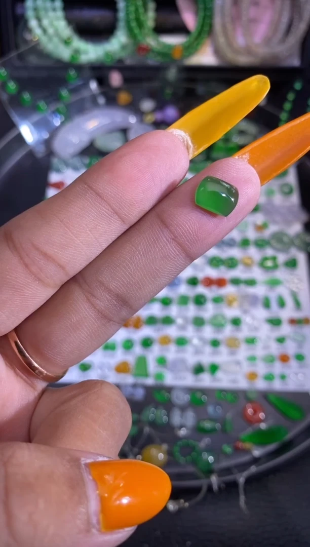 未镶嵌挂件翡翠马鞍
