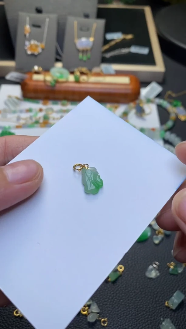 翡翠18K金镶嵌颈饰果*狸净货39604