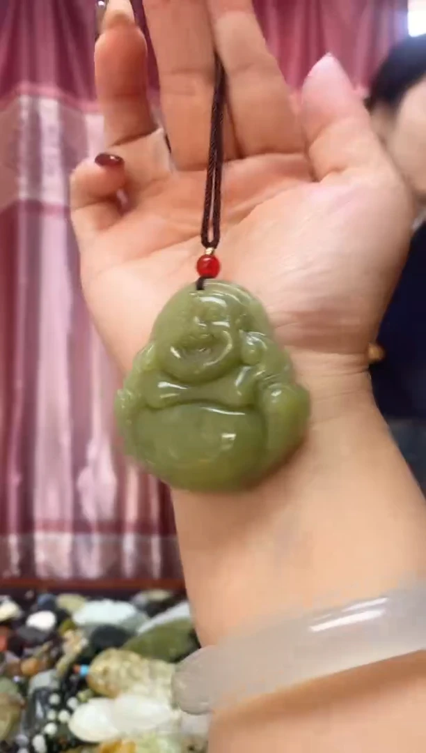未镶嵌蛇纹石玉吊坠