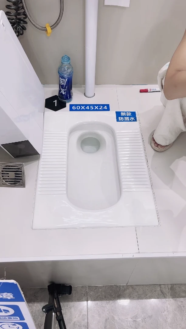 ?****?g01蹲便器+纸巾盒水箱