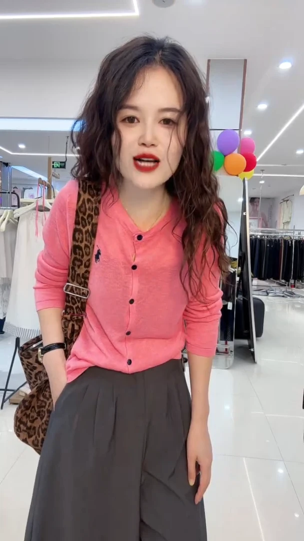 时尚爆款针织上衣