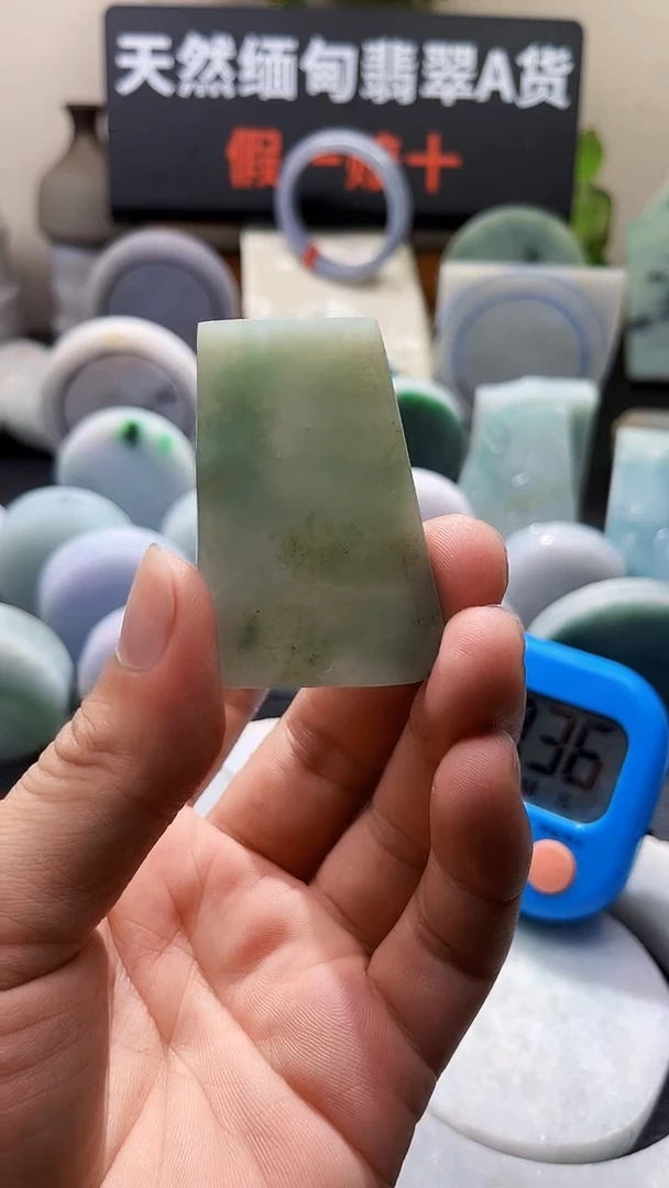 翡翠挂件未镶嵌翡翠