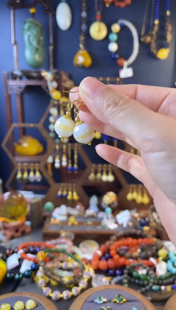 金丝贝白珐琅耳坠