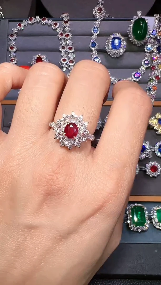 18K金镶嵌戒指红宝石