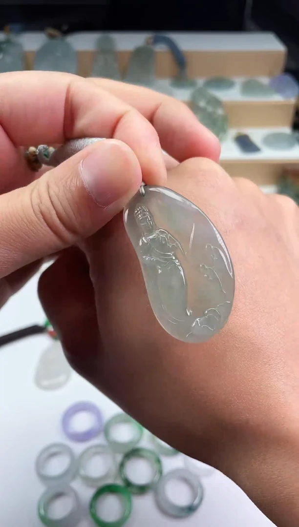 翡翠未镶嵌颈饰挂件