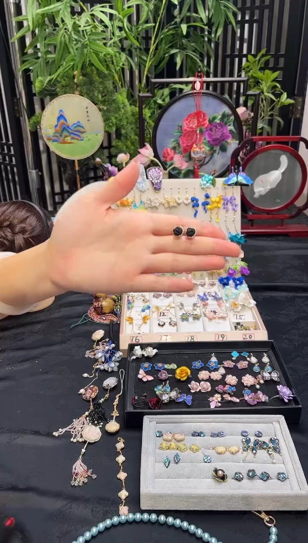 织绣不***I非遗苏绣手工饰品