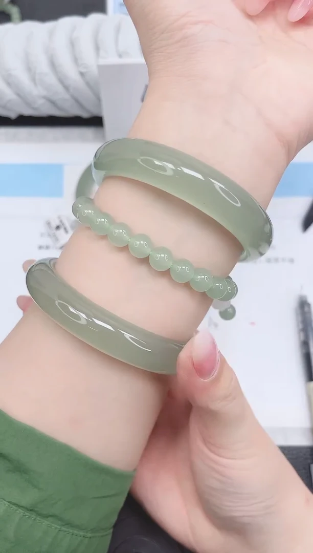 未镶嵌手镯石英质玉90-62.4