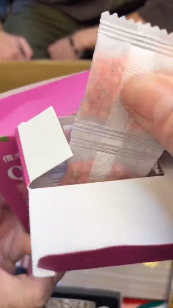瓷片云****)老崔杂货铺默认微瑕