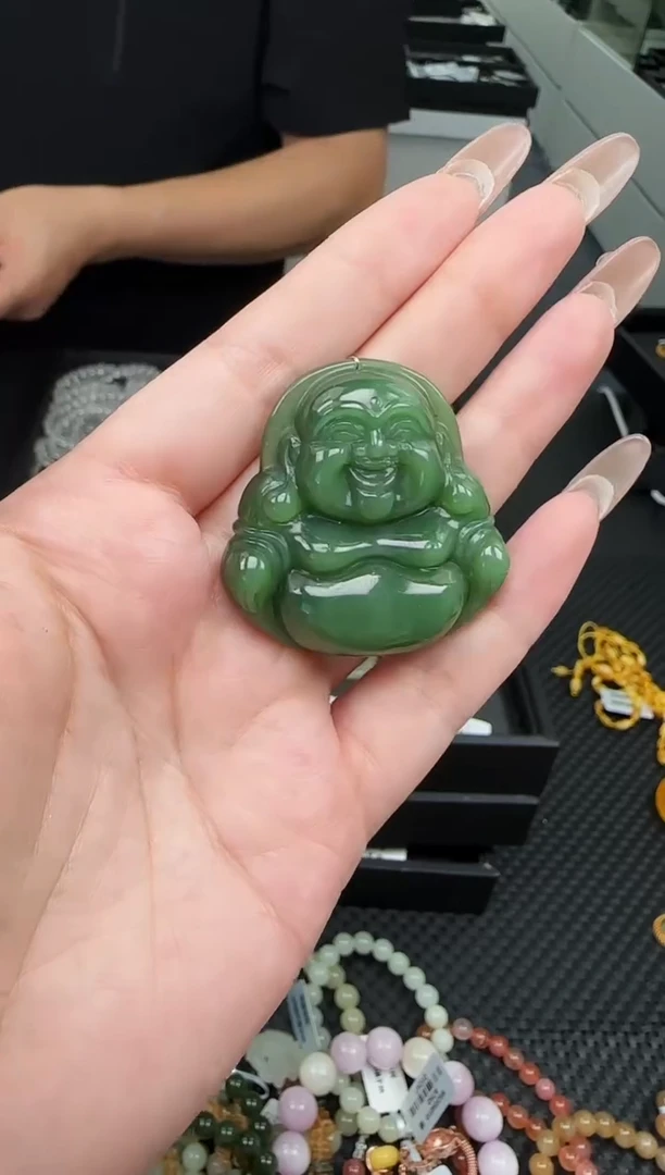 吊坠(不含链)未镶嵌和田玉一个，多样性发一件