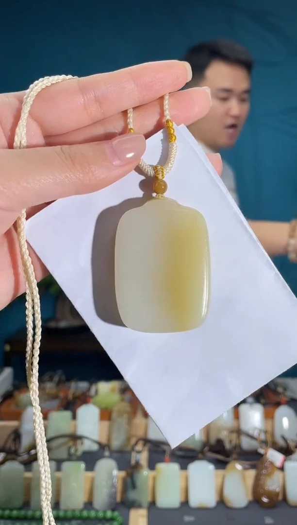 颈饰未镶嵌和田玉1