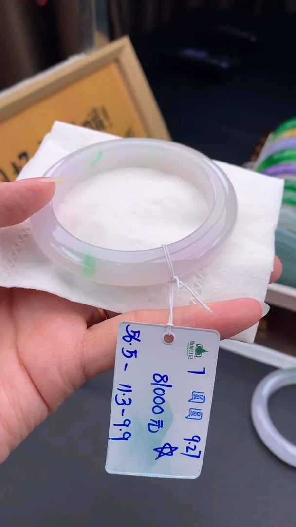 未镶嵌手镯翡翠自带#送人#，联系客服核对地址~