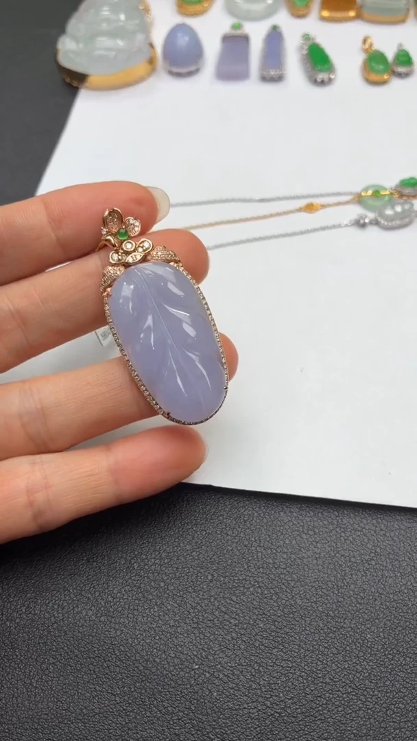 颈饰18K金镶嵌翡翠天然翡翠A货