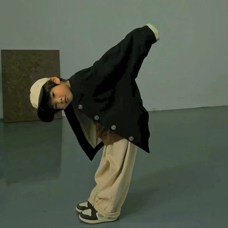 绿色小女孩毛衣 .